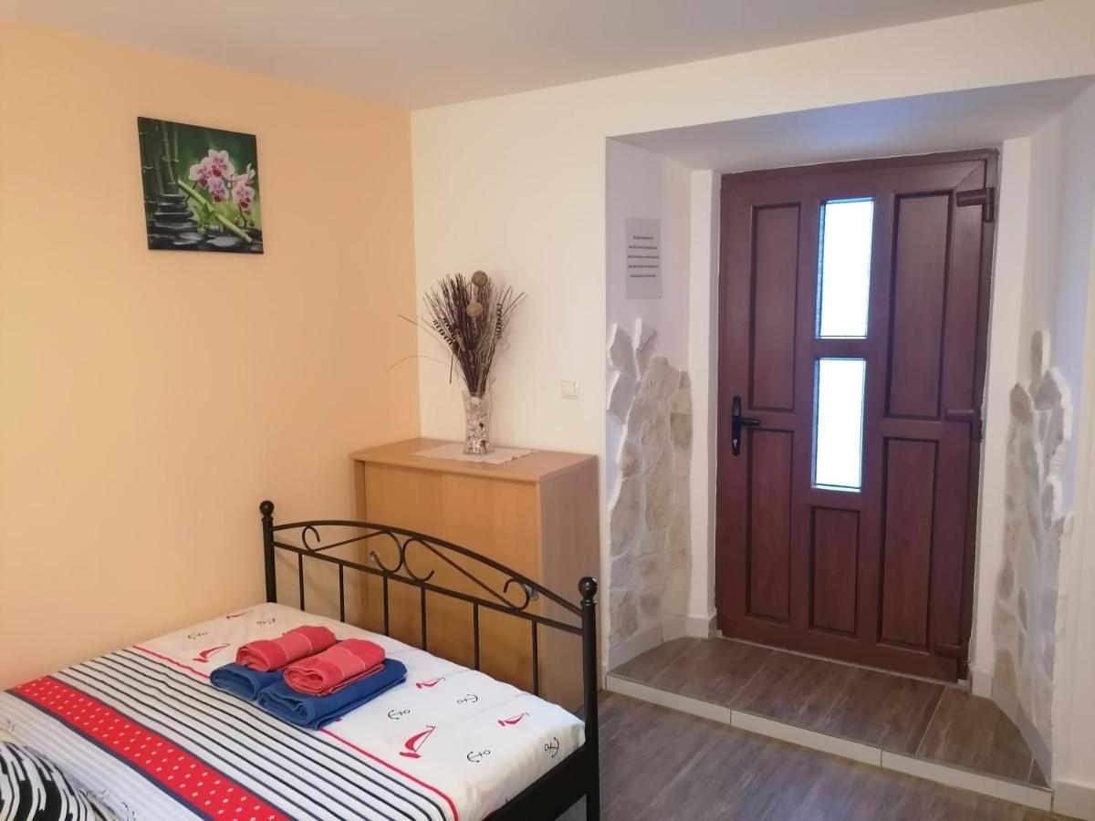 Stone House Apartment Slatine Bagian luar foto